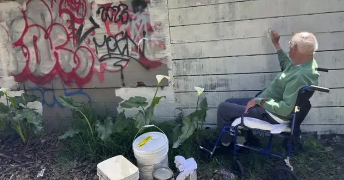 Oakland Orders Centenarian to Clean Graffiti